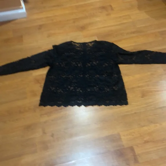 Tops - Picture 2 of 4